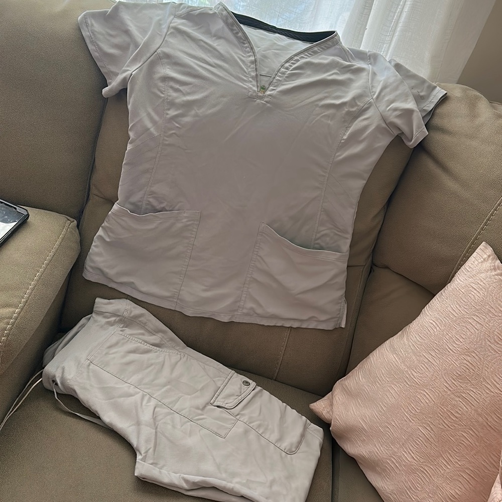 Scrubs set